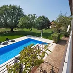 Doris With Private Pool And Large Garden Nova Vas (Porec)