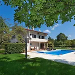 Doris With Private Pool And Large Garden Apartment Nova Vas (Porec)