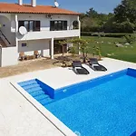 Apartment Doris With Private Pool And Large Garden Nova Vas (Porec)