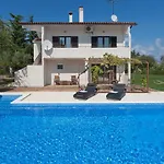 Apartment Doris With Private Pool And Large Garden Nova Vas (Porec)