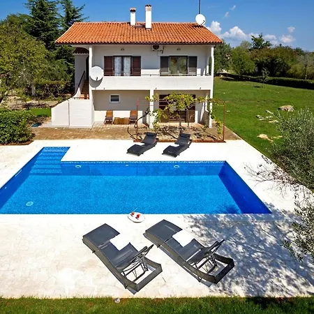 Apartment Doris With Private Pool And Large Garden Nova Vas (Porec)