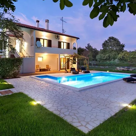 Doris With Private Pool And Large Garden Nova Vas (Porec)