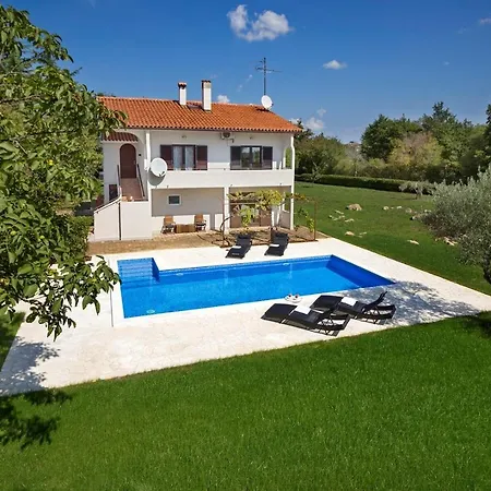 아파트 Doris With Private Pool And Large Garden *