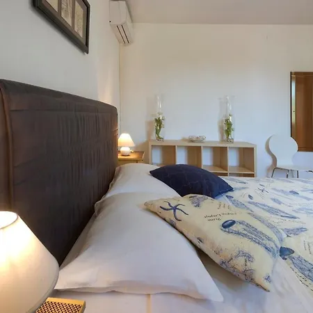 아파트 Doris With Private Pool And Large Garden Nova Vas (Porec)