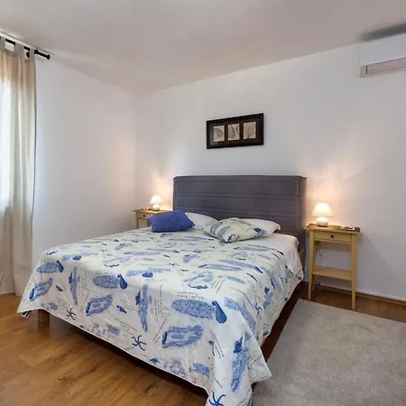 Doris With Private Pool And Large Garden 아파트 Nova Vas (Porec)