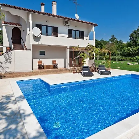 Apartment Doris With Private Pool And Large Garden Nova Vas (Porec)