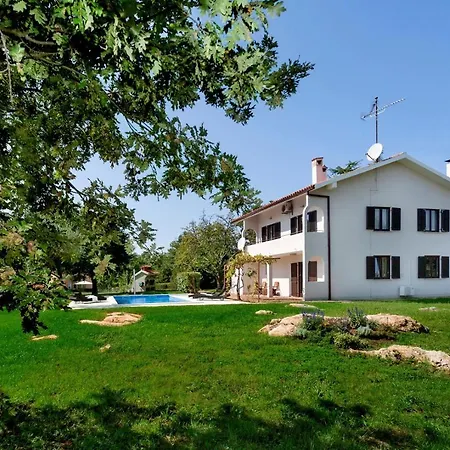 Doris With Private Pool And Large Garden Apartment *