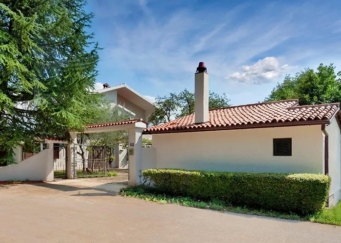 Doris With Private Pool And Large Garden 公寓