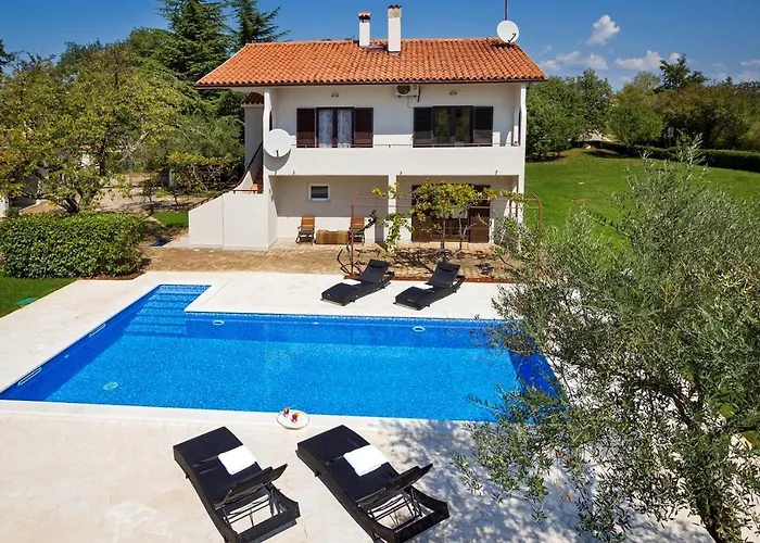 Doris With Private Pool And Large Garden 公寓 *