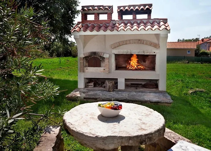 Doris With Private Pool And Large Garden Nova Vas (Porec)