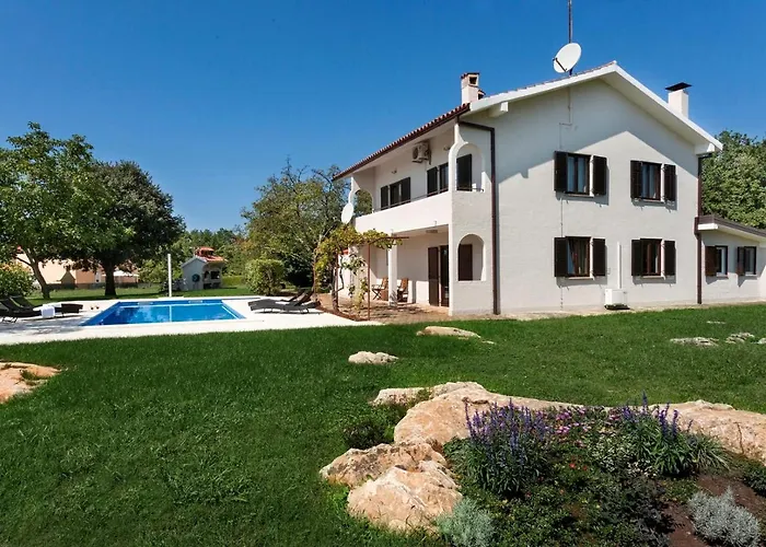 Doris With Private Pool And Large Garden