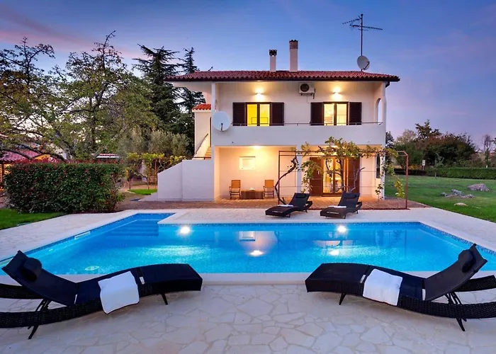 Doris With Private Pool And Large Garden 公寓