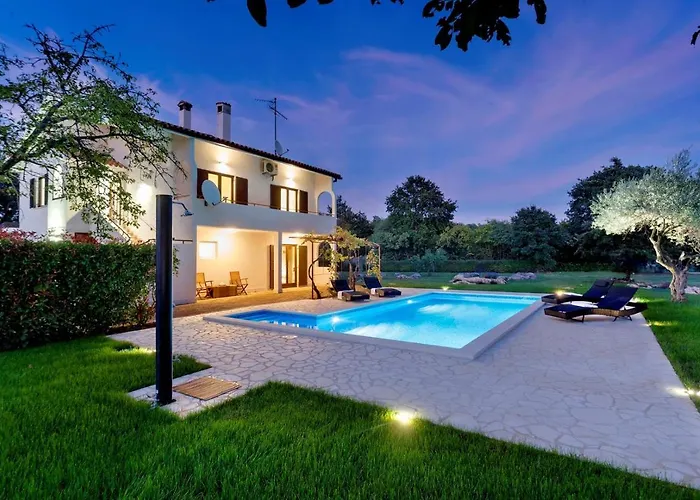 Doris With Private Pool And Large Garden