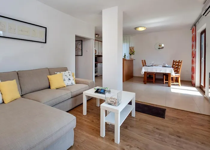 Doris With Private Pool And Large Garden Nova Vas (Porec)