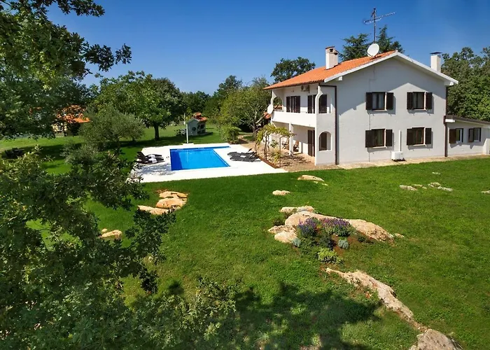 Doris With Private Pool And Large Garden 公寓