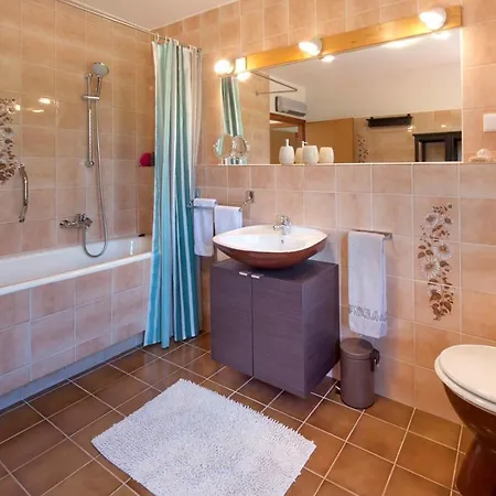 شقة Doris With Private Pool And Large Garden