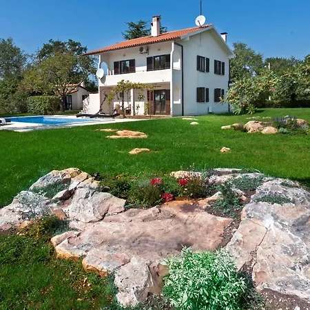 شقة Doris With Private Pool And Large Garden *