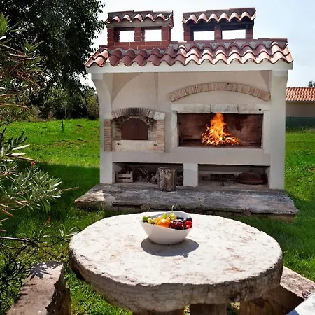 Doris With Private Pool And Large Garden Nova Vas (Porec)