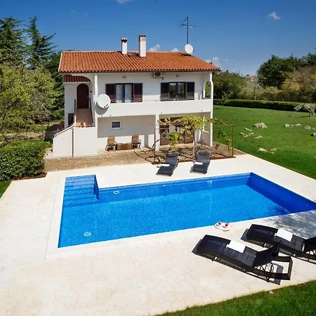 Doris With Private Pool And Large Garden Apartman *