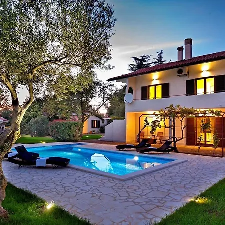 Doris With Private Pool And Large Garden