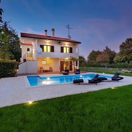 Doris With Private Pool And Large Garden