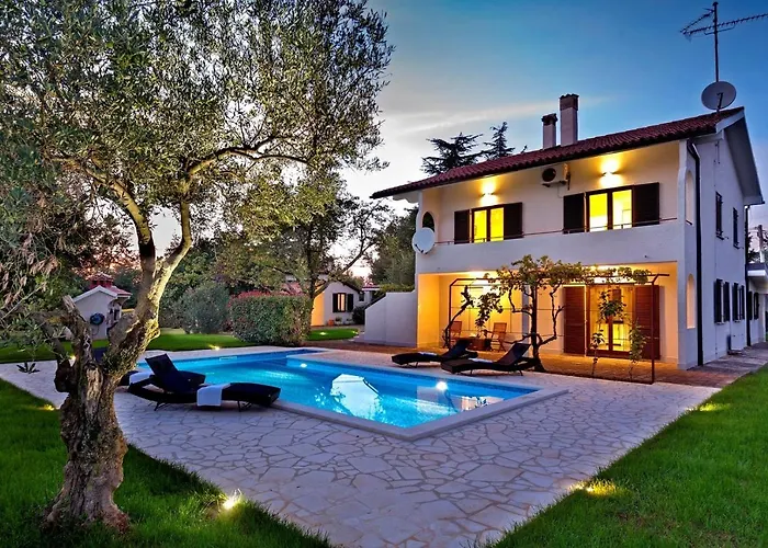 Doris With Private Pool And Large Garden