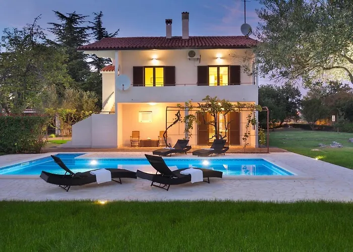 Doris With Private Pool And Large Garden Apartamento